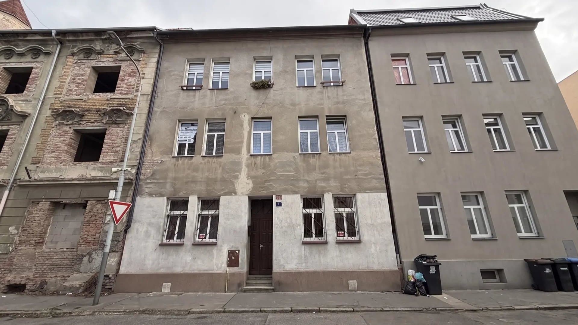 Bytový dům s 9 místnostmi, půdou a sklepy, Mahenova, Ústí nad Labem